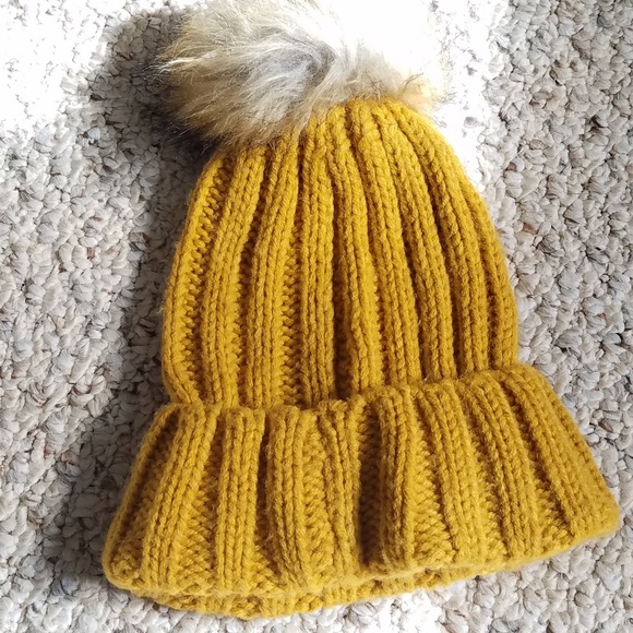 Atmosphere Accessories - My favorite color winter hat